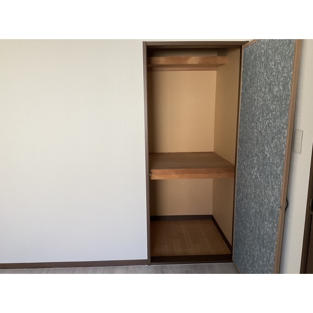 グランデュール瀬戸岡201号室 内観