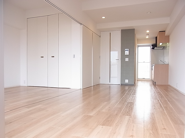 スクエア湘南 10帖のリビング