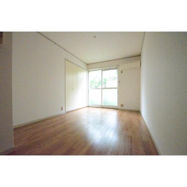 エステートピア勝間103号室 リビング