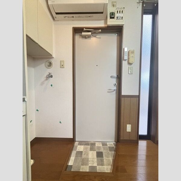 マヤリス 玄関