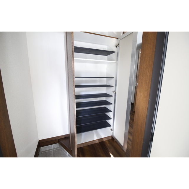 サニーフラット西大宮 玄関