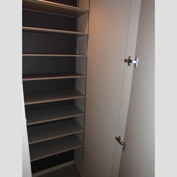 クイーン・ヒルズ シューズクローク