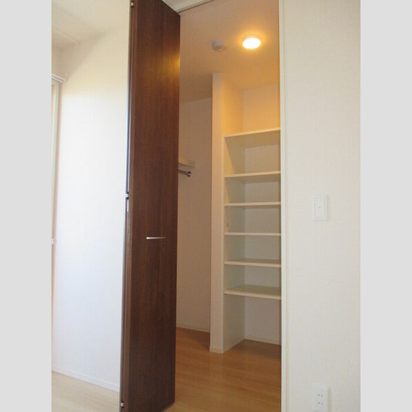 フィオーレ206号室 ウォークインクローゼット
