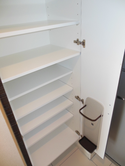 ガーラ・プレシャス横濱関内5階 下駄箱