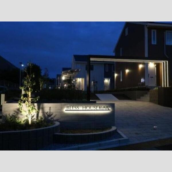 BLESS HOUSE柏西町　B エントランス