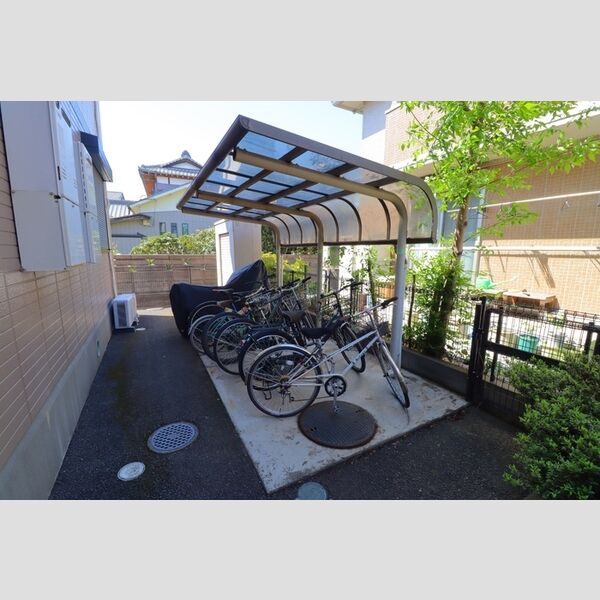 エミール201号室 駐輪場