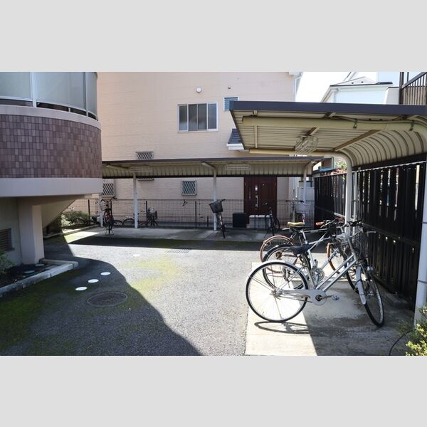 Bright Hills 駐輪場