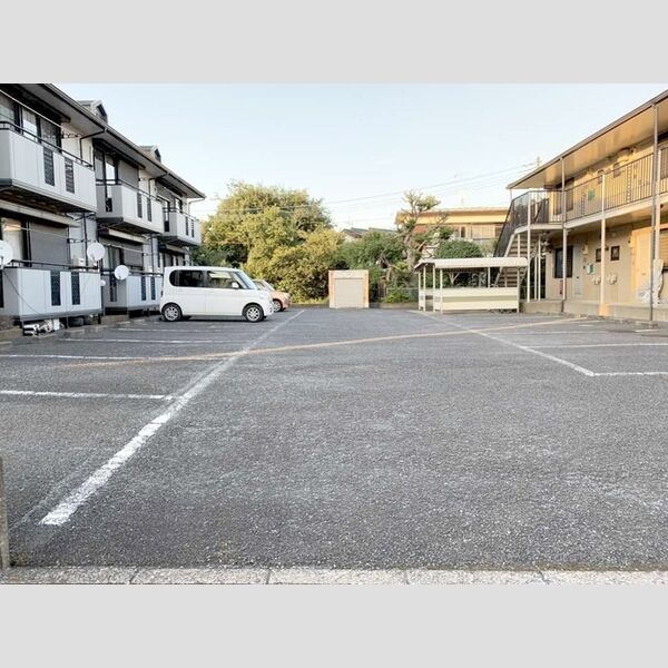 サントビーヒルズ　C 駐車場