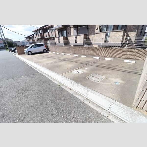 ブライトなかにし参番館 駐車場