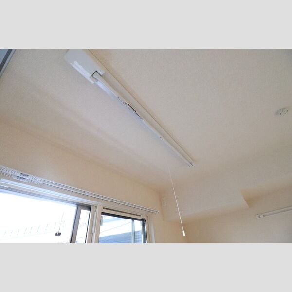 Regulus (レグルス)　B棟202号室 室内物干し