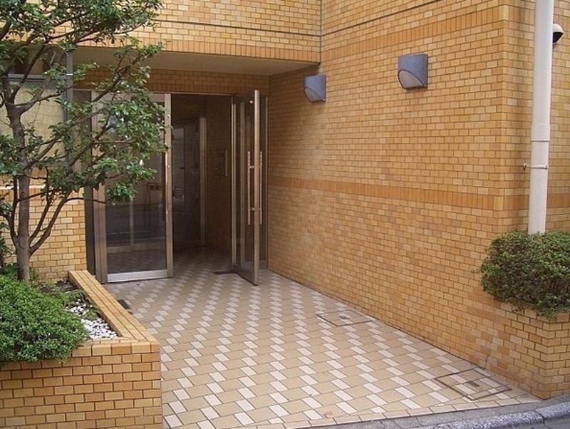 グランドコート八幡山3階 エントランス