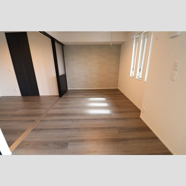 ピース　ラ　ヴィータ　E(イースト)303号室 洋室