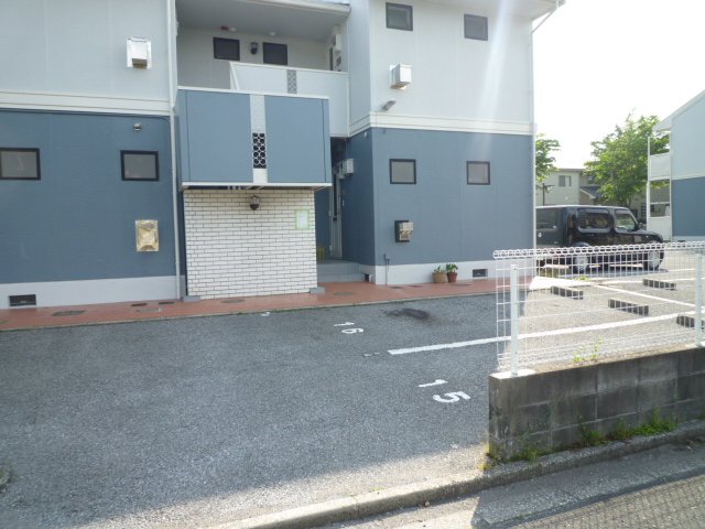 コーポ白百合　Ｅ棟E202号室 駐車場