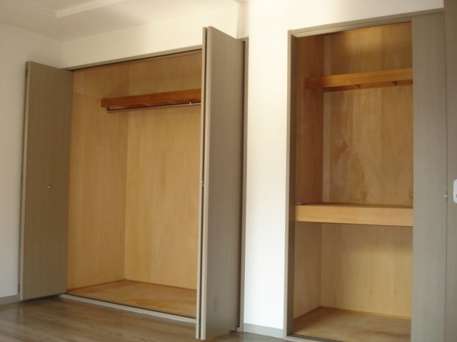 リバティヒルズ ２Ｆ洋室収納