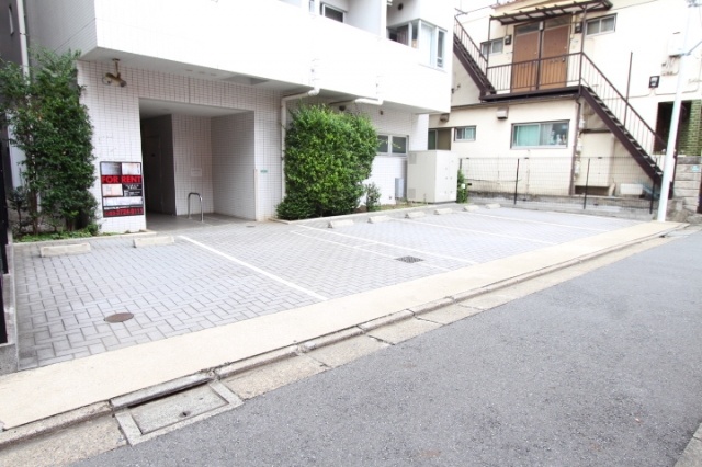 プライムアーバン学芸大学Ⅱ204号室 駐車場