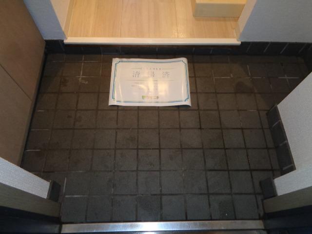 ガーデンヒルズ中山(K-048)4階 玄関