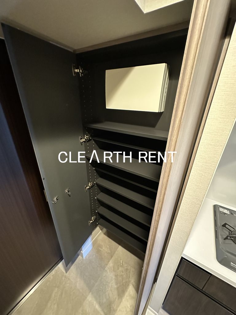 コンシェリア東京 ＜ＨＩＧＡＳＨＩＪＵＪＯ ＲＥＳＩＤＥＮＣＥ15階 トール型のシューズボックス