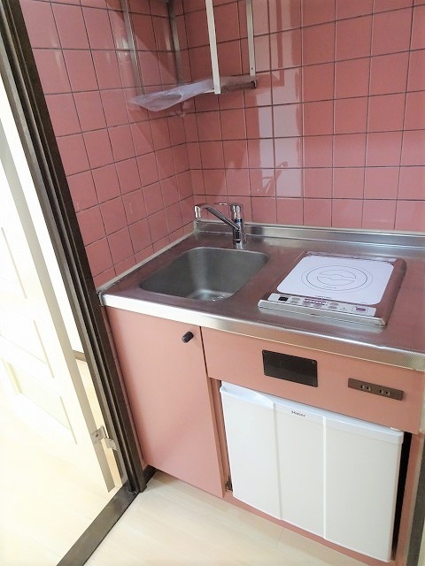 ＲＯＳＥ　ＧＡＲＤＥＮ　Ｒ１２番館(R-012) キッチン