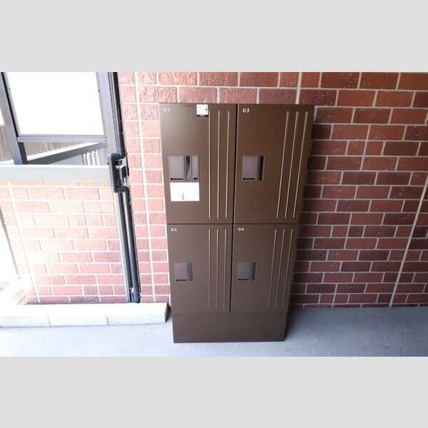 学遊館205号室 宅配ボックス