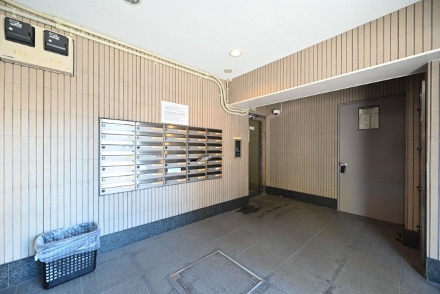 プレール市ヶ谷納戸町302号室 エントランス