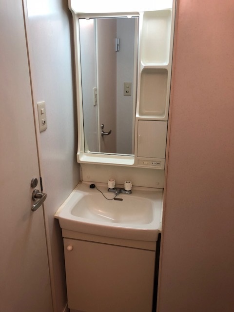 レオパレススイートカシオペア112号室 玄関