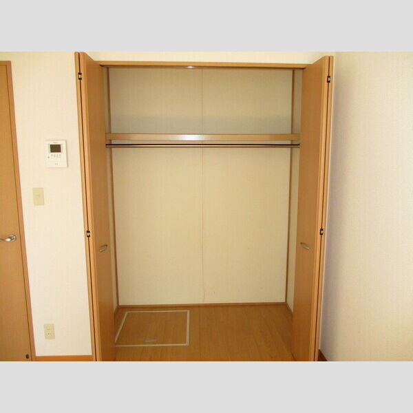 ビューラーみゆき 101(クローゼット)