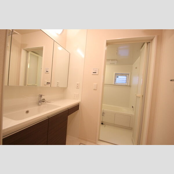 RSAⅢ101号室 ワイド3面ミラーの洗髪洗面化粧台♪