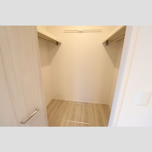 ソレイユガーデン106号室 ウォークインクローゼット