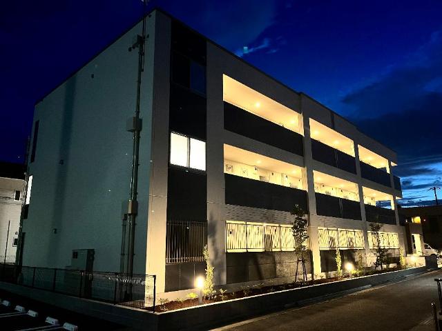 シルビア小田原203号室 外観写真（夜）