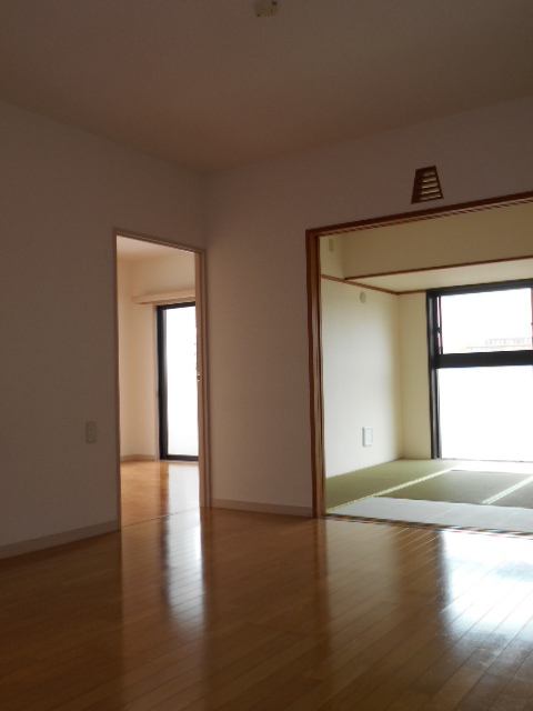 ラ・クラッセ西寺尾 リビング