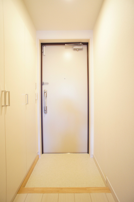 リブリ・エフ 玄関