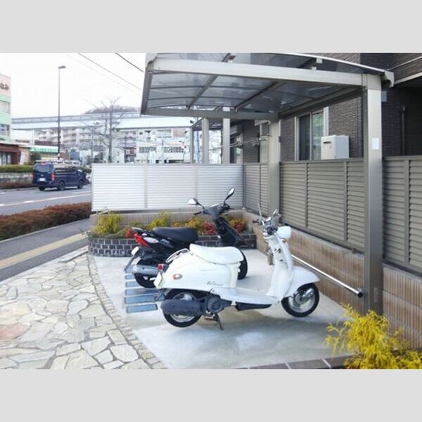 リアーレ 屋根付駐輪場(バイク専用)