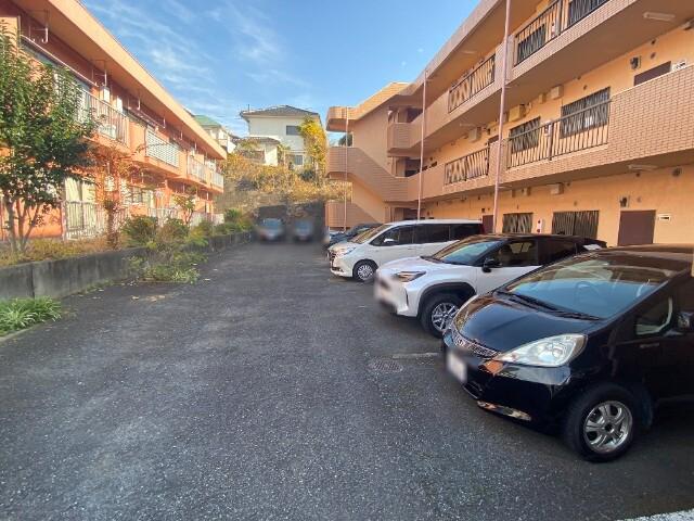 グランドール国分寺 駐車場