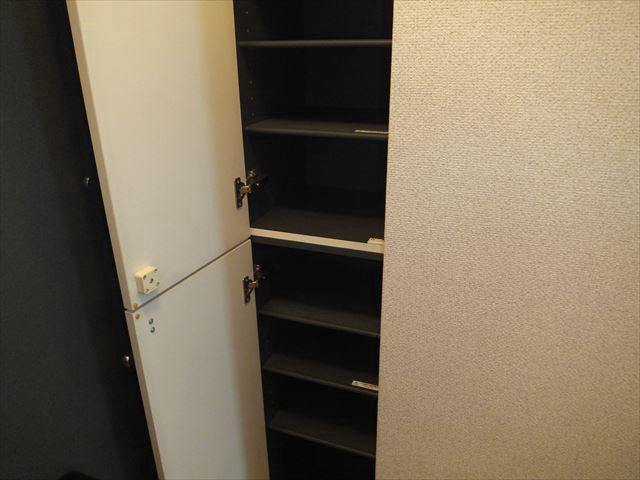 サンファミーリエ1階 シューズボックス