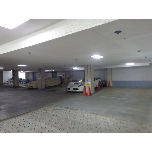 オークヒルズ小日向 駐車場