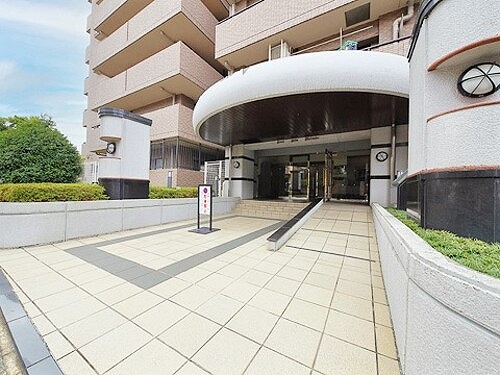 ライオンズヒルズ松戸3階 エントランス　※前回募集時2021年03月撮影