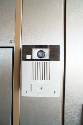 リブリ・ルポン 玄関