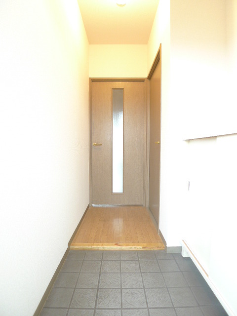 フローラ市川 玄関