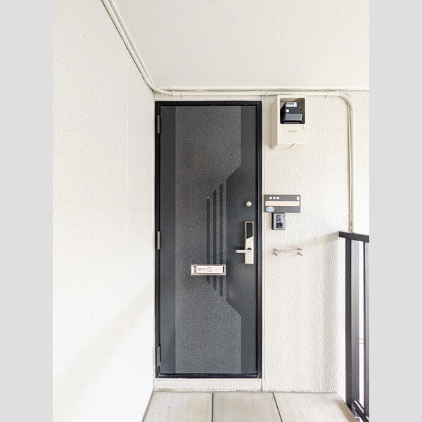 クレセント　B 玄関ドア