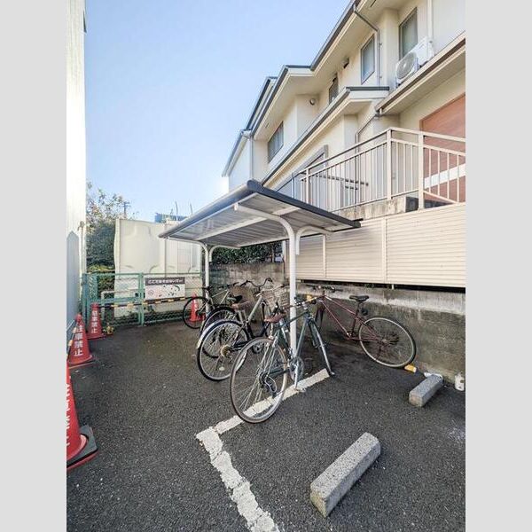 トリヴァンベール蓮根101号室 駐輪場