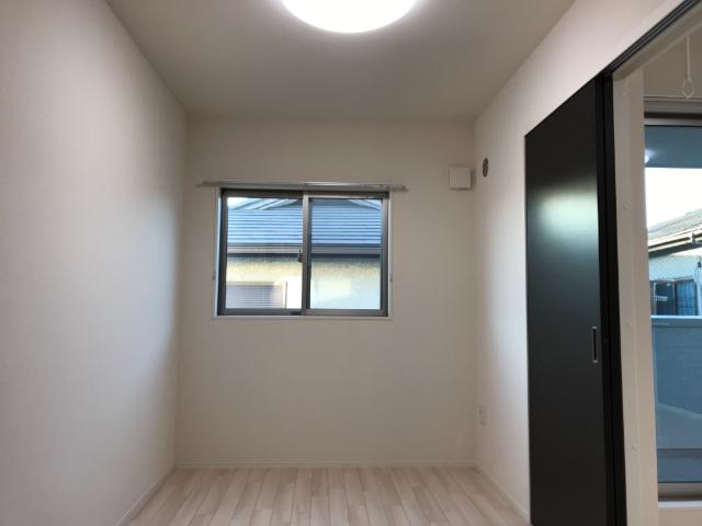 アベニュー仁戸名Ⅲ 室内