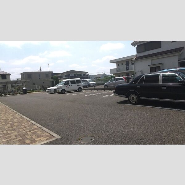 クオーレ 駐車場