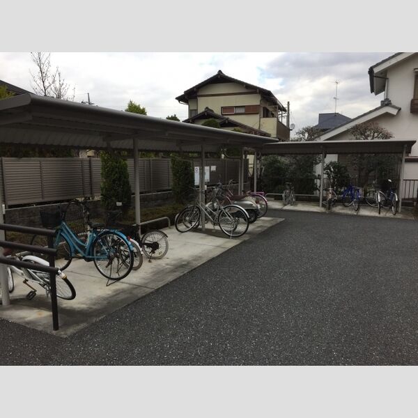 ユヌ　ファシリテ 屋根付駐輪場