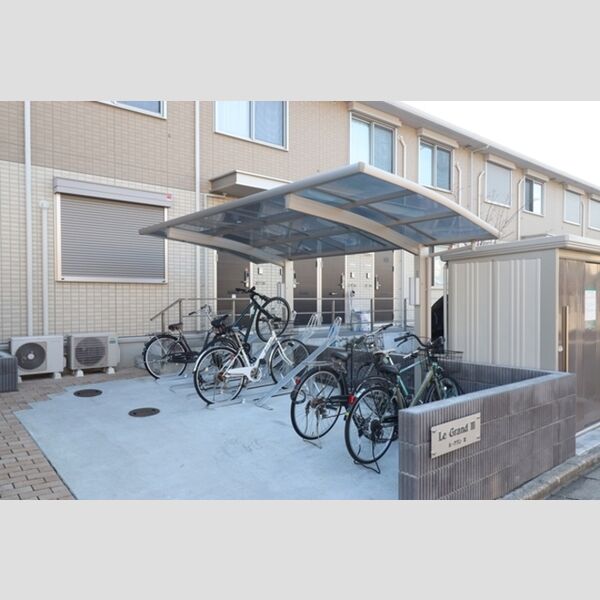ル・グランⅢ202号室 駐輪場