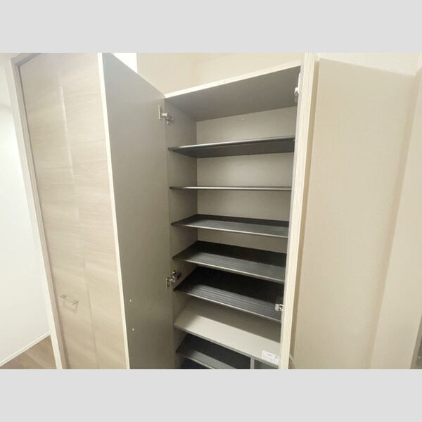 D-ROOM八幡町202号室 玄関