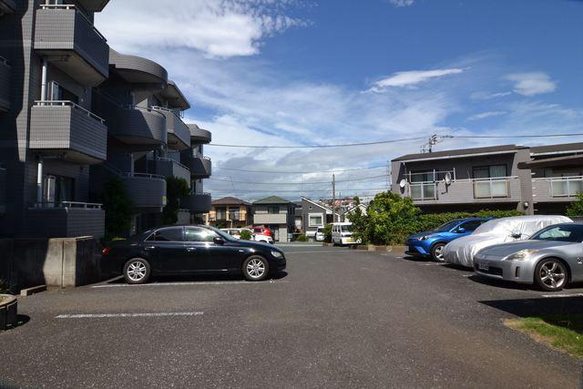 ロイヤル二俣川Ｂ棟2階 駐車場