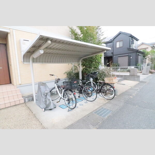 ウィスタリア イースト　A 駐輪場