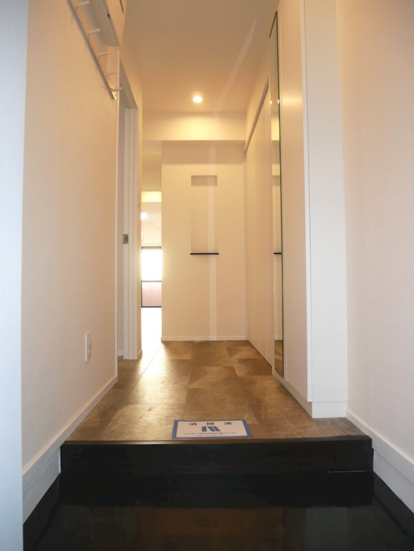 クレベール西新宿6階 玄関