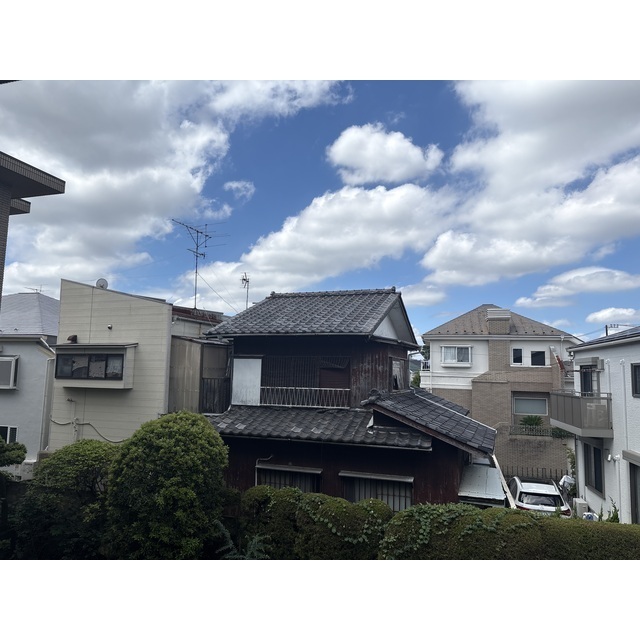 リレント成城204号室 眺望西側　2026年8月撮影