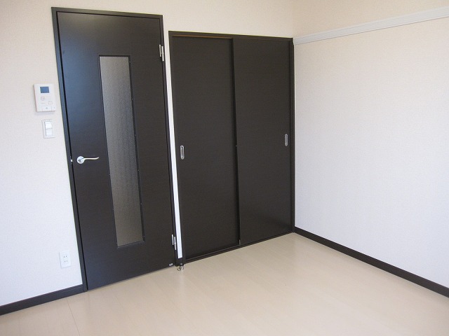 レオネクストサンクワイエットⅡ107号室 リビング